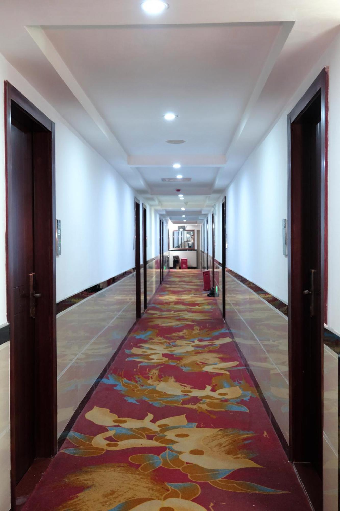 Huahang Hotel - Guangzhou Baiyun International Airport - Free Airport Shuttle Bus Eksteriør billede